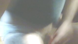 La prostituée cougar Kasey Storm chevauche une énorme bite mere et fille lesbienne massive