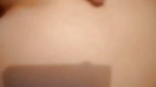 Un étalon au sang chaud baise une porno mère fils salope blonde à la poitrine plate Courtney Simpson